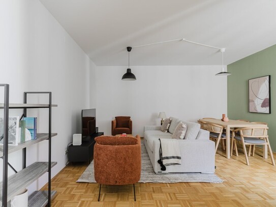 Sanierte 4Zi Altbau-Wohnung im Zentrum von Wien, zahlreiche Einkaufsmöglickeiten und Restaurants