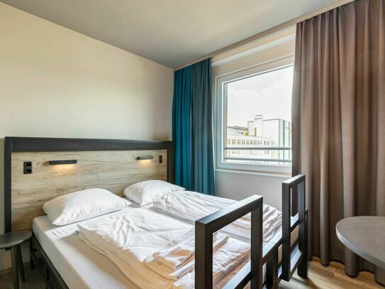 Modernes Zweibettzimmer mit Gemeinschaftsküche in Frankfurt Ostend