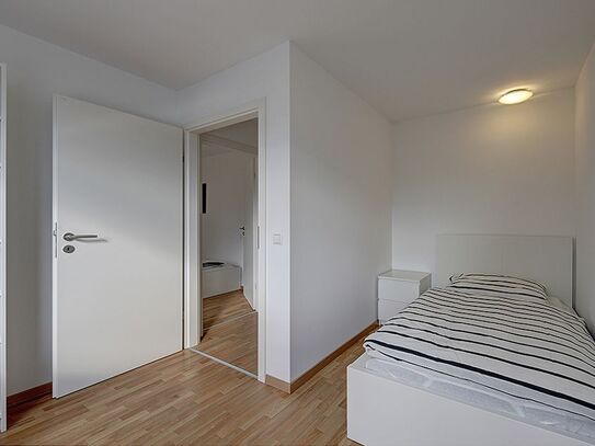 Helles und gemütliches Zimmer in einer Coliving-Wohnung in Stuttgart