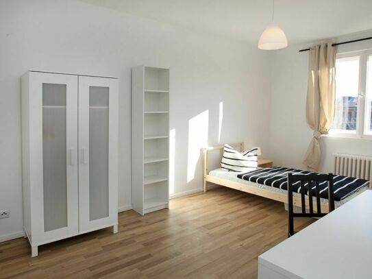 Schönes Zimmer in einer Co-Living-Wohnung in Berlin