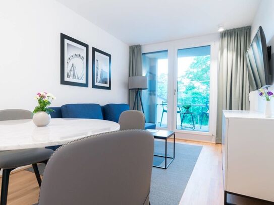 Trendiges Business-Apartment mit begehbarem Kleiderschrank, Klimaanlage und privater Terrasse