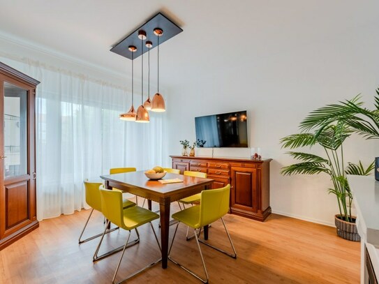 Natürliches Licht & Stil: Geräumige 2-Zimmer-Wohnung mit Balkon