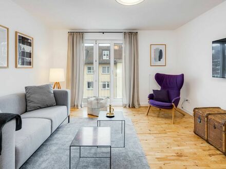 Schöne gut geschnittene, helle, neu renovierte, zentral gelegene 3-Zimmer-Wohnung in Schwabing