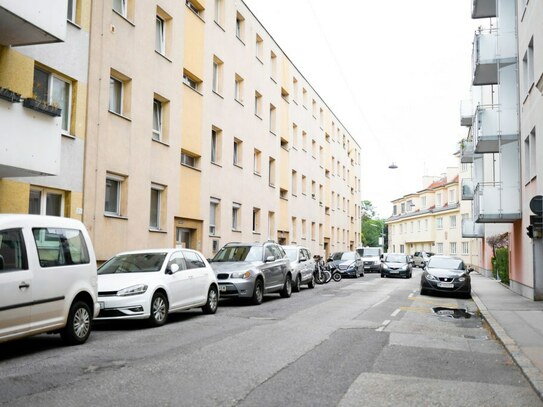 Family Apartment in Vienna in perfect Neighborhood with Public Transport and Parking with Discount