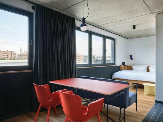 Modernes Apartment mit Balkon