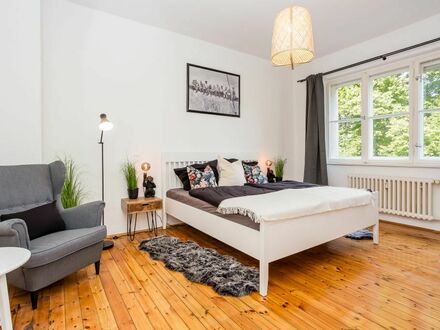 Helles und frisch möbliertes Apartment mit Balkon in Zehlendorf