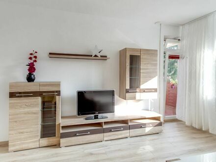 Stilvolle neu eingerichtete helle 2 Zimmer Wohnung im Zentrum von Lankwitz