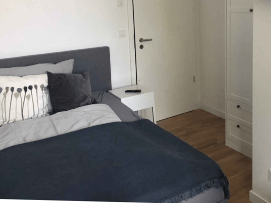 Helles Privatzimmer in einer Coliving-Wohnung