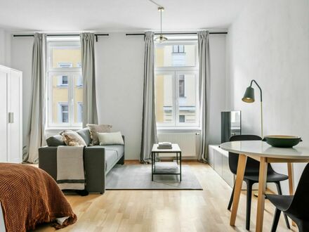 Hübsches Studio mit separater Küche, heller Altbau mit ostseitigem Balkon in ruhiger Lage