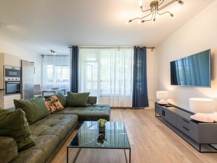 Frisch Renovierte 3,5-Zimmer-Wohnung mit liebe Möbliert in Charlottenburg