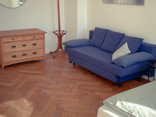 3 bedroom furnished luxury apartment close to the underground station!!