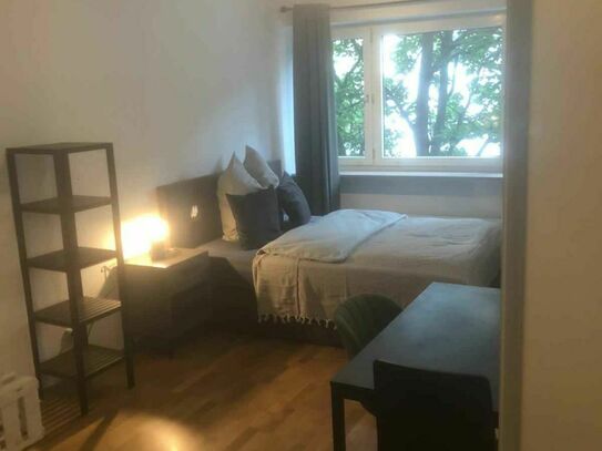 Gemütliches und modernes Zimmer in einem Co-Living-Apartment im Herzen von Frankfurt