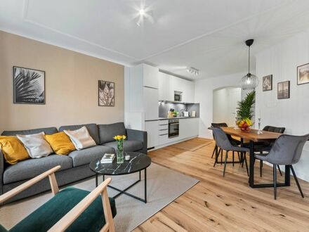 Luxurious, freshly renovated comfy 4 room apartment in the heart of Kreuzberg