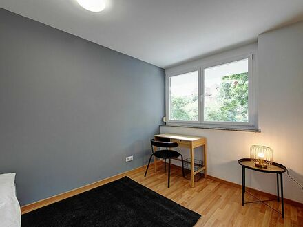 Helles Zimmer in einem Coliving Apartment in Stuttgart