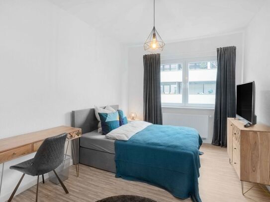 Privater Raum in einem hellen Coliving-Apartment