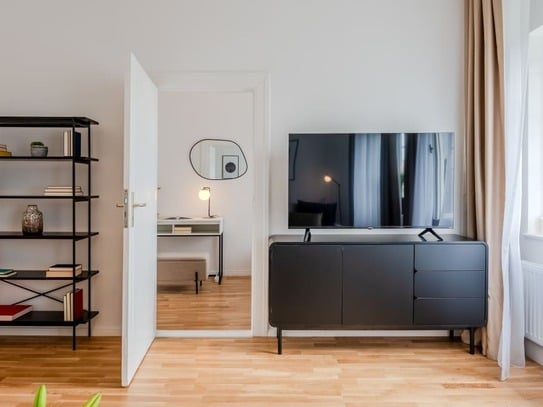 Elegant & spacious 1-bedroom apartment in exclusive Zehlendorf