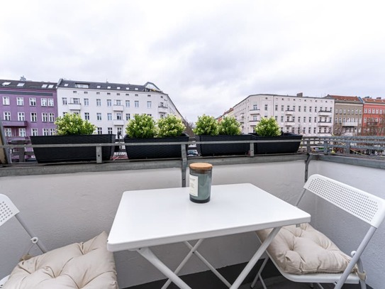 Urban luxury: Newly renovated 3-room apartment in Kollwitzkiez