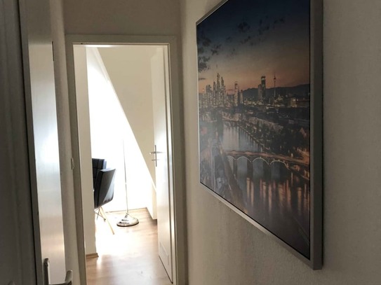 Cozy room in a co-living apartment in Frankfurt at the train station