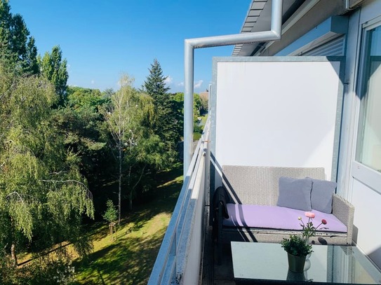 Voll möbliertes sonniges Studio mit Parking, Balkon, ausgestatteter Küche, und Netflix mit Rheinblick