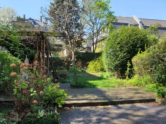 Business apartment near Bergerstrasse with its own entrance and garden in the inner courtyard