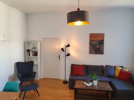 Bright & charming three-room old-style apartment with balcony in Schöneberg