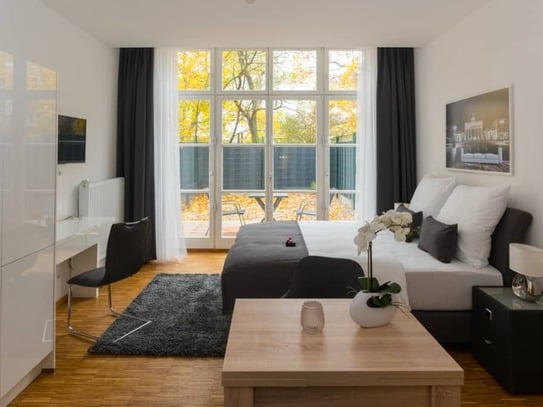 Apartment right on Rosenthaler Platz