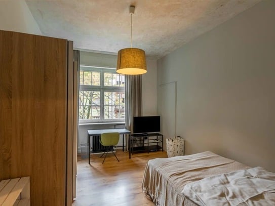 Schön möbliertes Zimmer in einem Co-Living-Apartment in Frankfurt