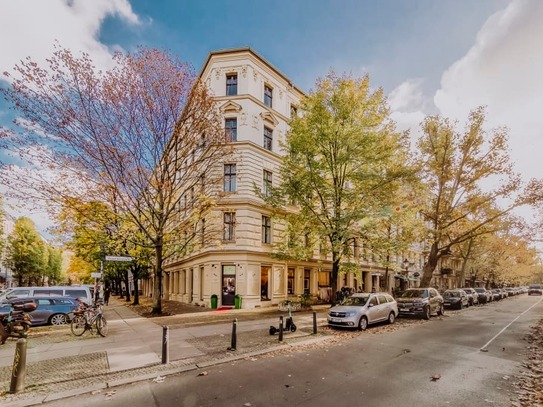 Best location in Berlin's most popular neighbourhood: Bright, charming 2 room flat in one of Berlins most popular neigh…