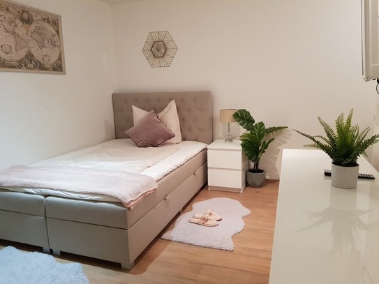 Fully furnished, serviced apartment next to Patch Barracks