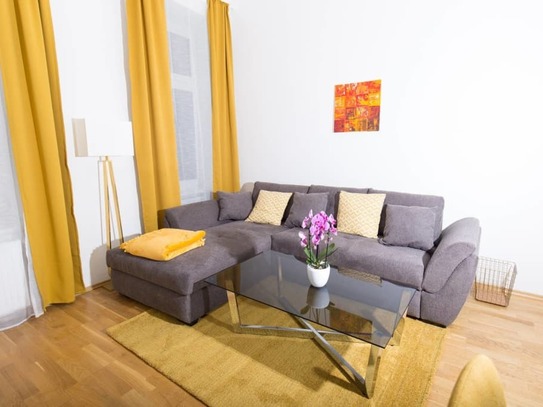 Stylish Gold - moderne 2 Zimmer Altbauwohnung