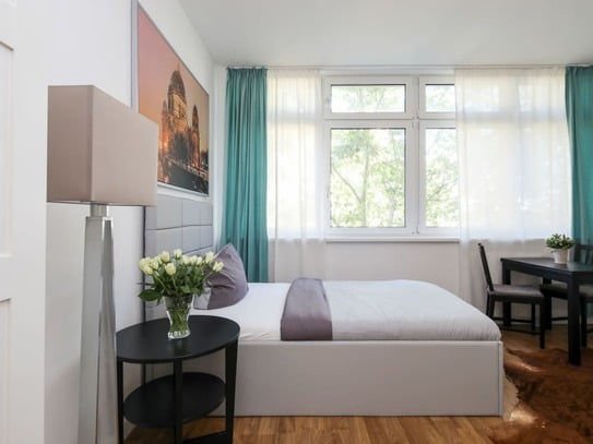 Helle & häusliche Wohnung auf Zeit im Herzen von Moabit Berlin