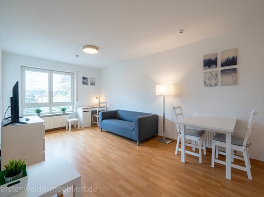 Modern, neu möbliert, zentral und mit Balkon