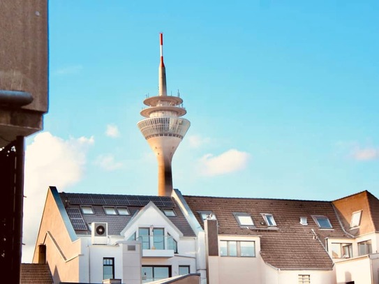 Stylish, Bright and Modern Apartment in Prime location Loretto straße Unterbilk with Rheinturm view