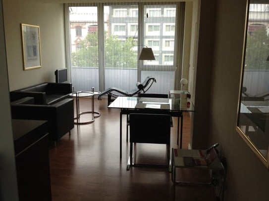 Centrally located design apartment on Kurfürstendamm