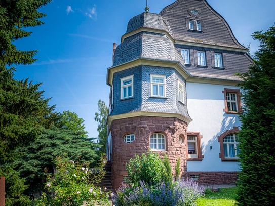 Boutique Apartment in Groß-Umstadt // Two-room suite in a cultural monument