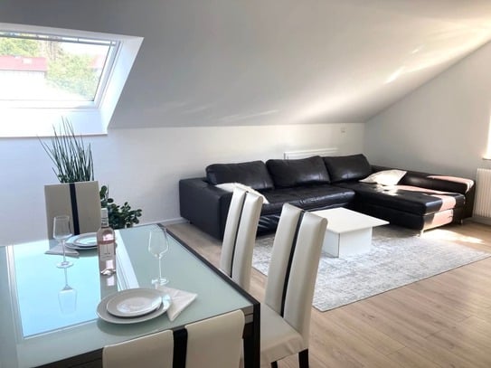 Geräumige, vollmöblierte 3 Zimmer-Wohnung mit Garten und Terrasse