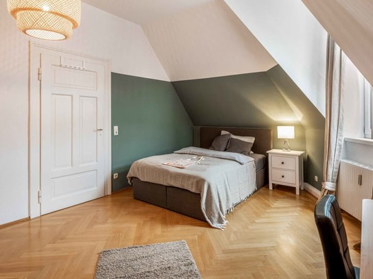 Modernes und helles Zimmer im Herzen Münchens