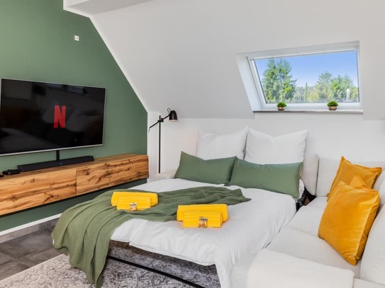 CozyQuarter: Design Suite with Workstation & Parking | Near: Bonn & airport