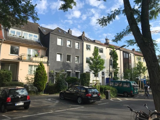 Ruhiges Dachgeschoss Apartment im Grünen