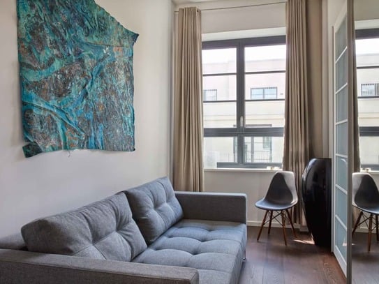 Modern apartment in Prenzlauer Berg with Asian flair and pop art collection