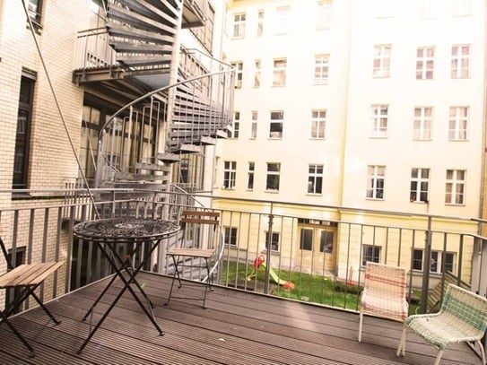 179 | Light flooded loft apartment with big terrace near Mauerpark