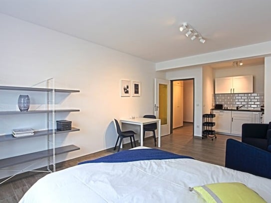 Bright, modern Apartment in the city centre of Leverkusen (close to main station, car park optional)