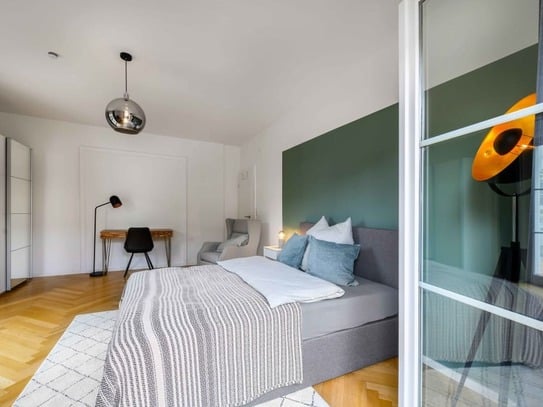 Schönes Zimmer mit großem Balkon in Co-Living-Apartment in Stuttgart