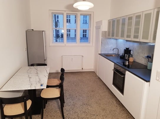 Newly renovated apartment with balcony 20 min to Alexanderplatz in Weißensee