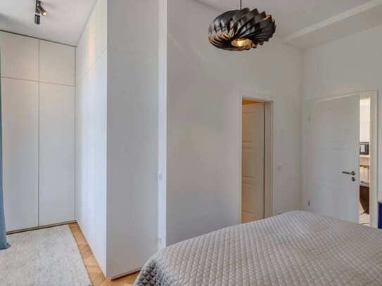 Exclusive, fully furnished 2-room apartment with balcony and underground parking in an attractive outskirts of Munich