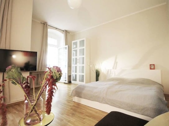 Central studio apartment with balcony in mitte around torstrasse