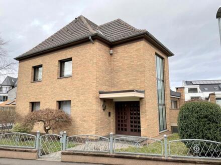Ruhig gelegenes 1-2 Familienhaus im Zentrum von Bornheim