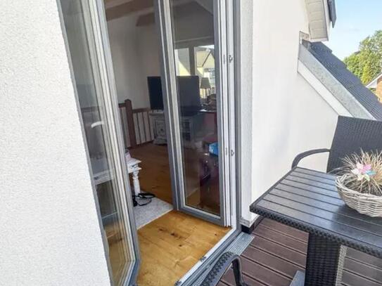 Schöne DG Wohnung über zwei Ebenen mir Terrasse!