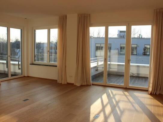 Sonnige Penthouse-Wohnung mit schönem Blick in Schwabing-West