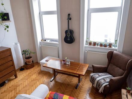 Hell, zentrale und möblierte Altbauwohnung in Neukölln